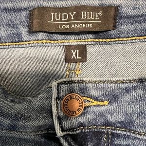 Gently worn-loved Judy Blue shorts